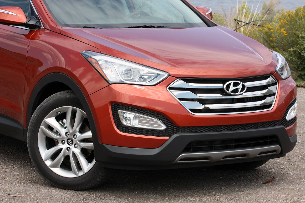 2013 Hyundai Santa Fe Sport front detail
