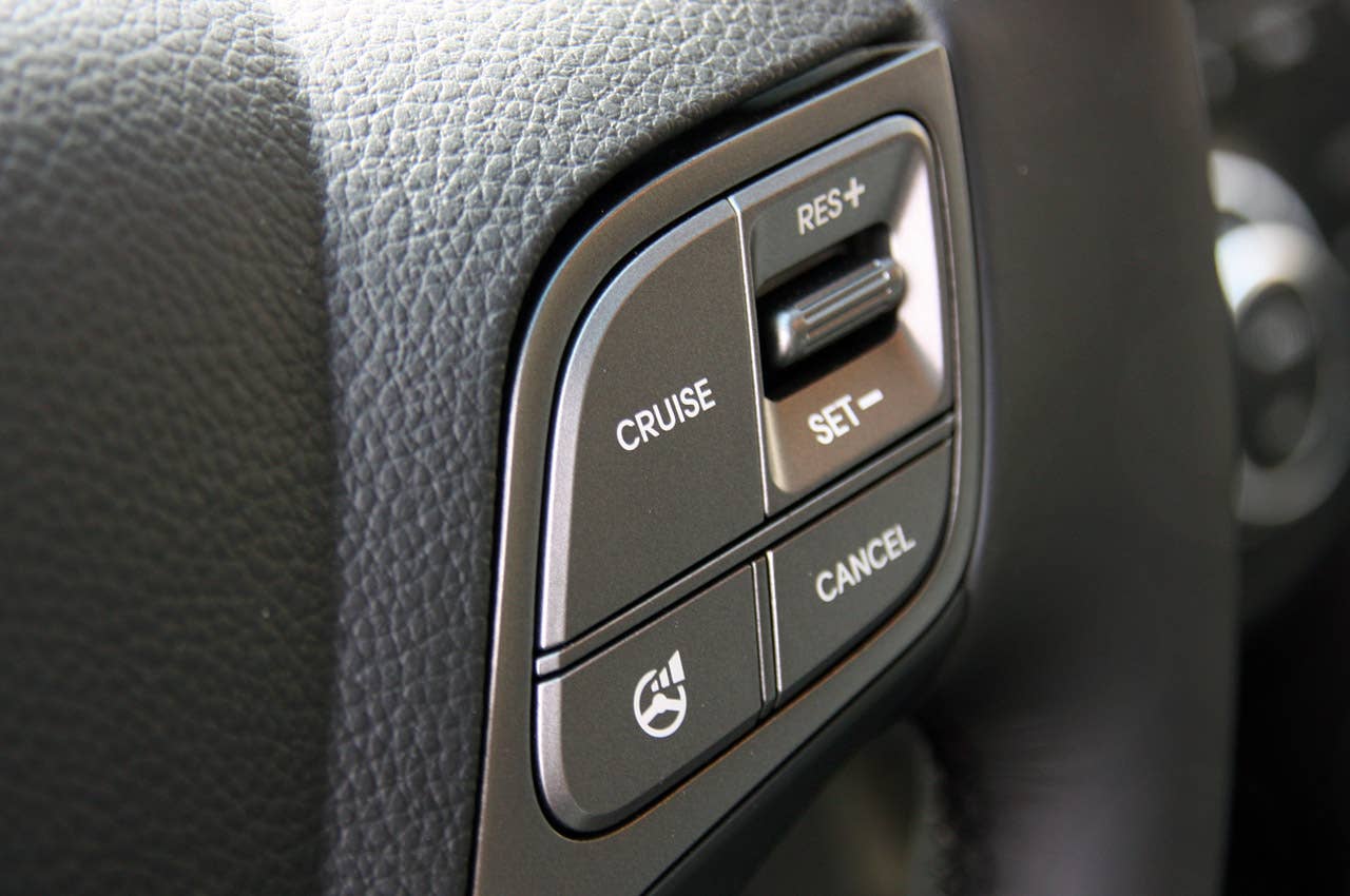 2013 Hyundai Santa Fe Sport steering wheel controls