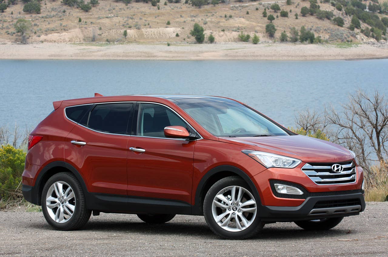 2013 Hyundai Santa Fe Sport front 3/4 view