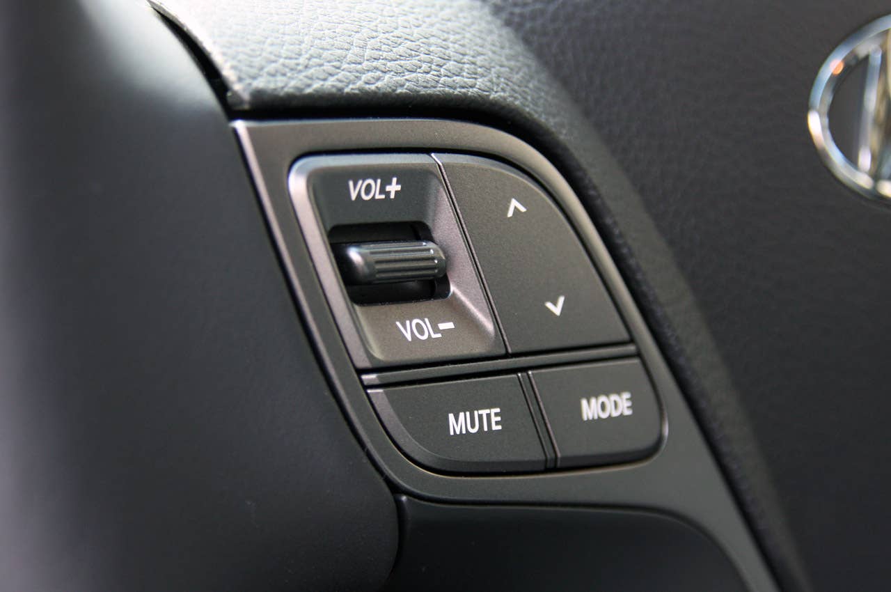 2013 Hyundai Santa Fe Sport steering wheel controls