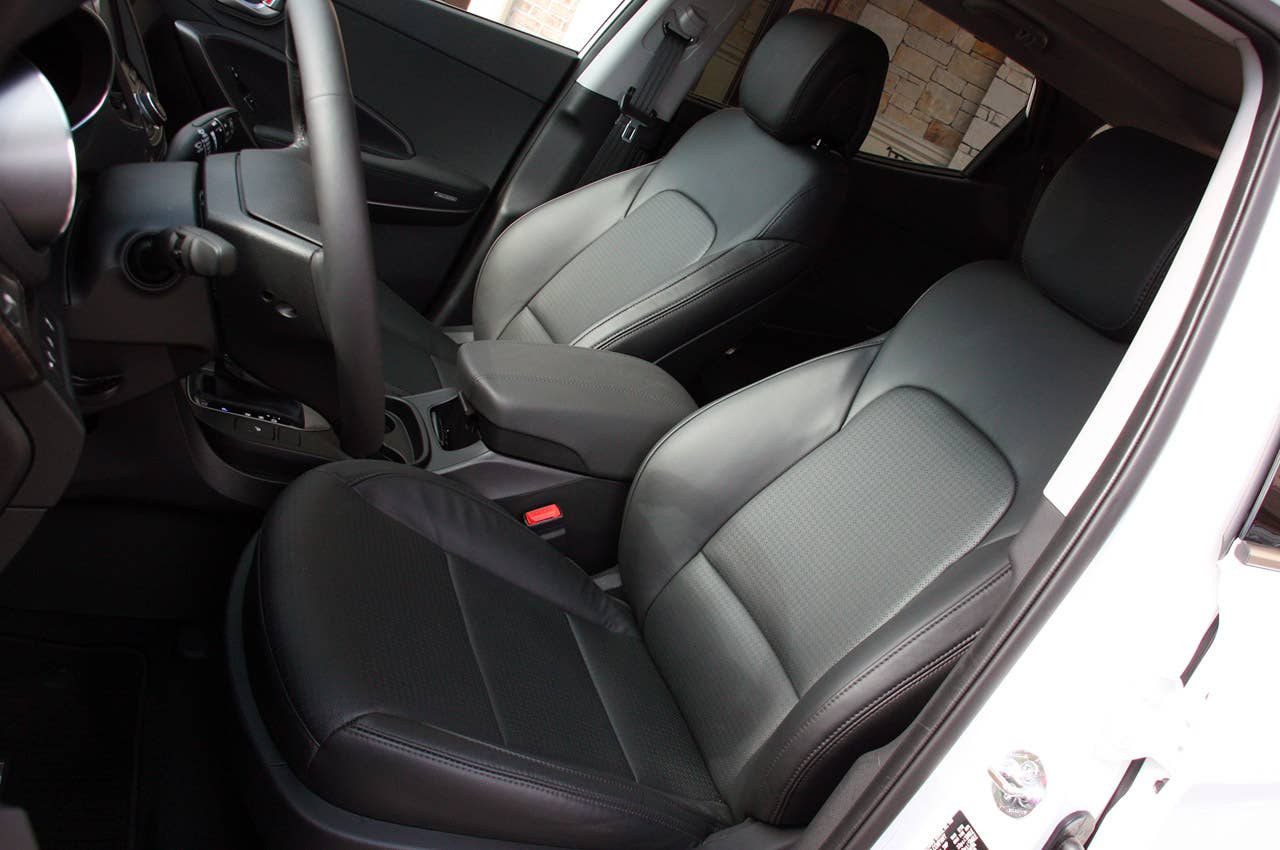 2013 Hyundai Santa Fe Sport front seats