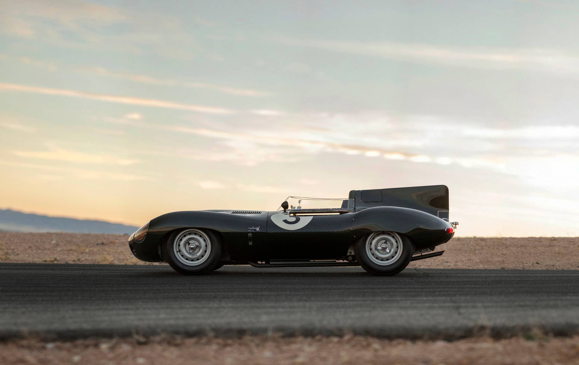 1956 Jaguar D-Type profile