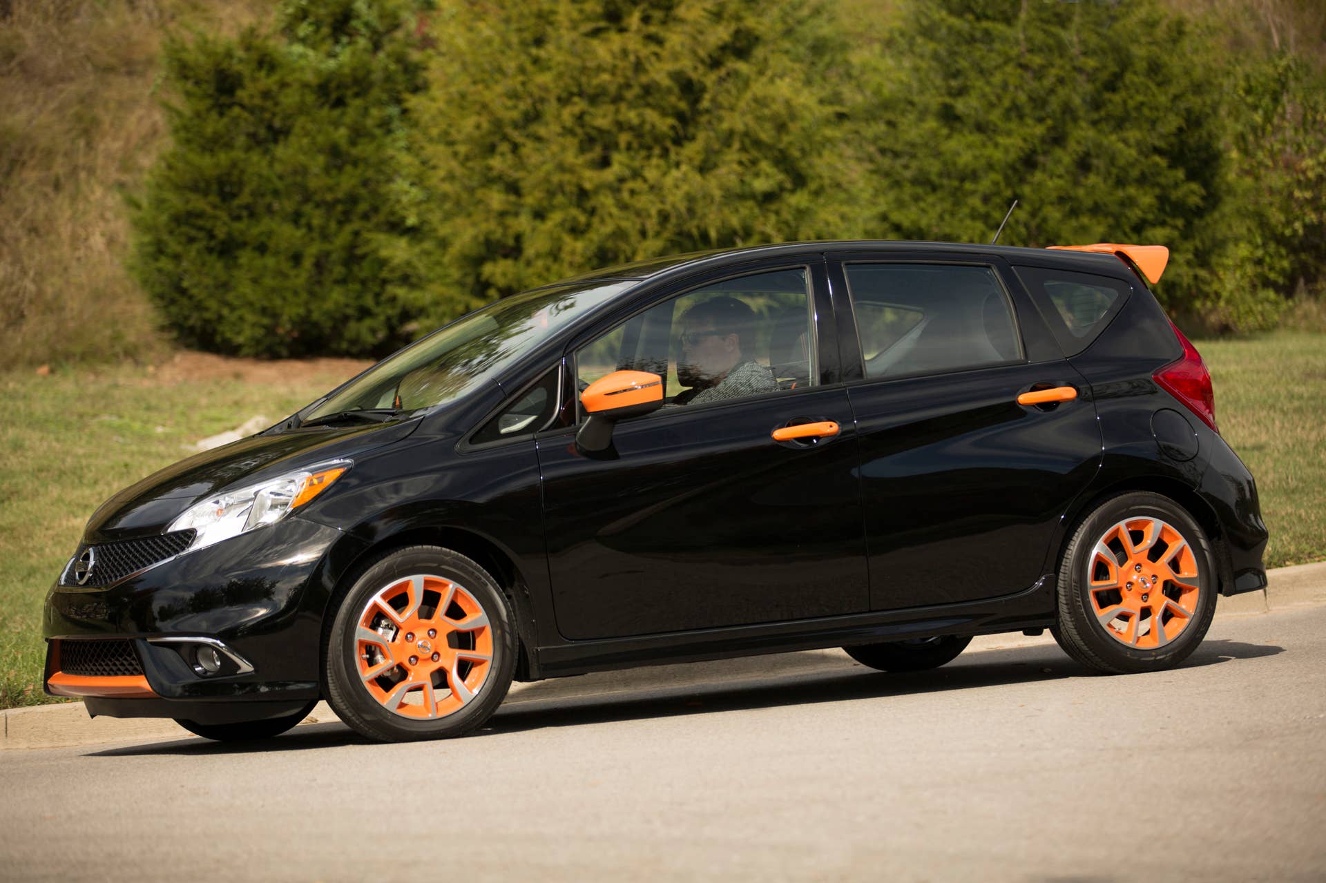 Nissan Versa Note Color Studio moving