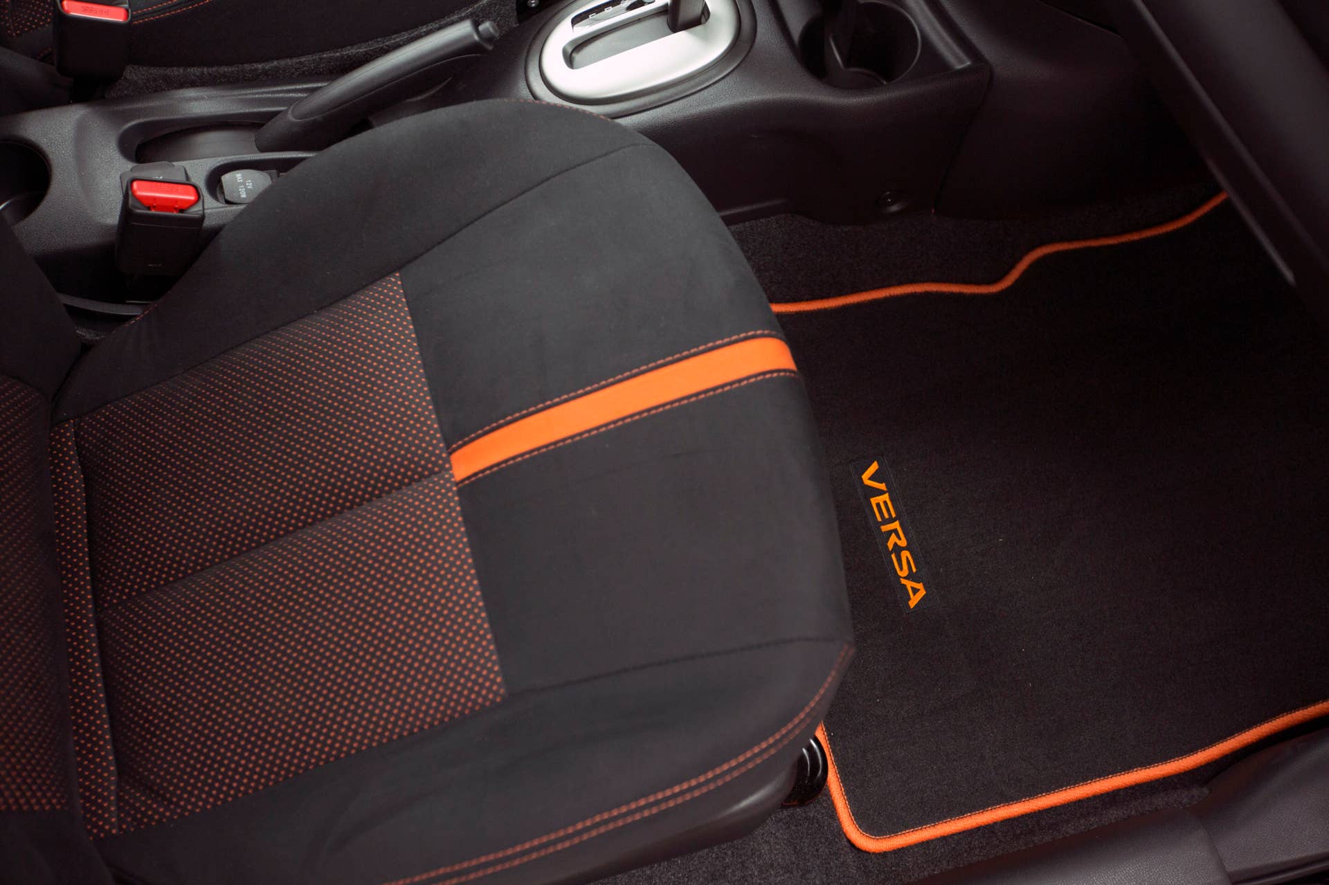 Nissan Versa Note Color Studio interior mat