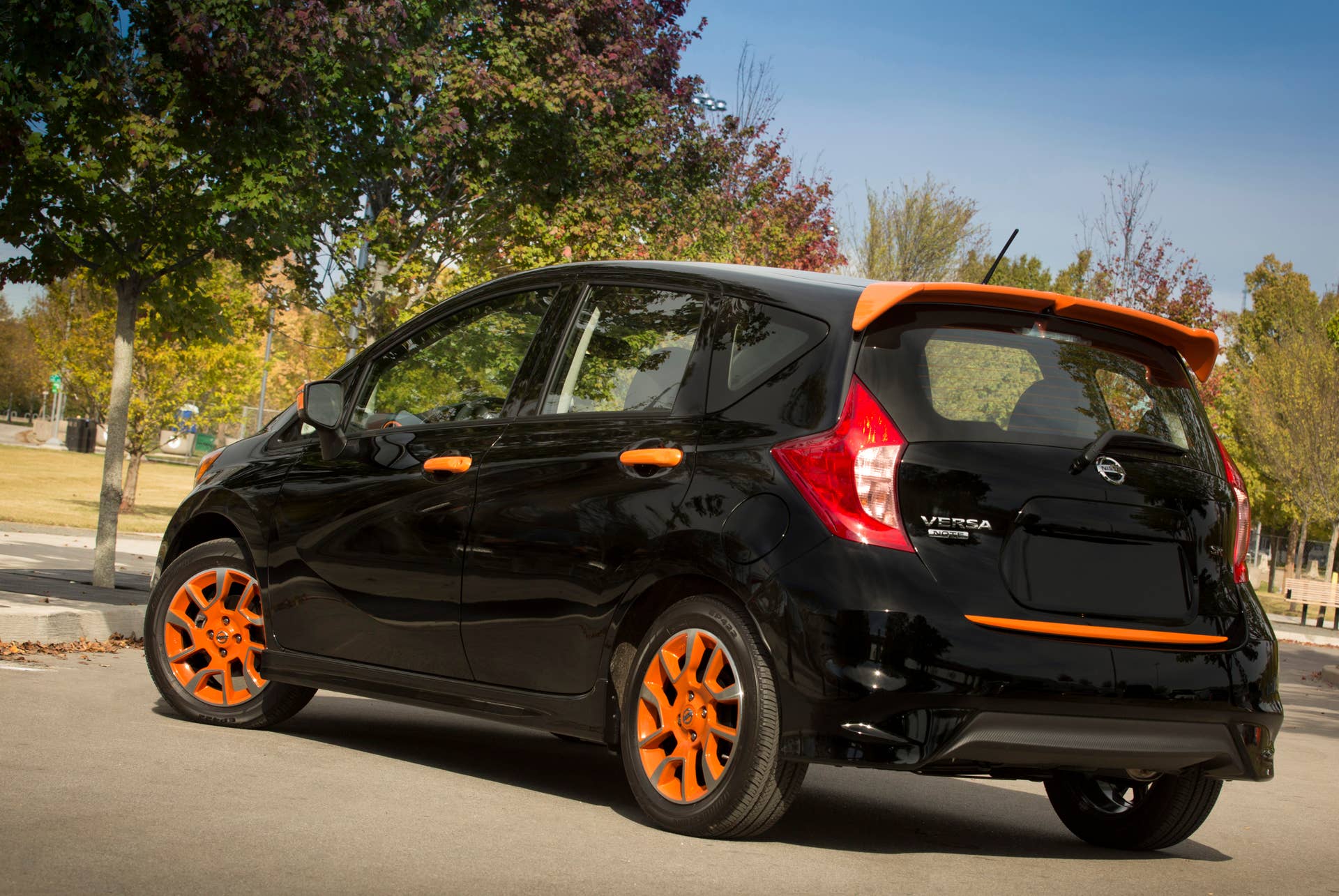 Nissan Versa Note Color Studio rear 3/4
