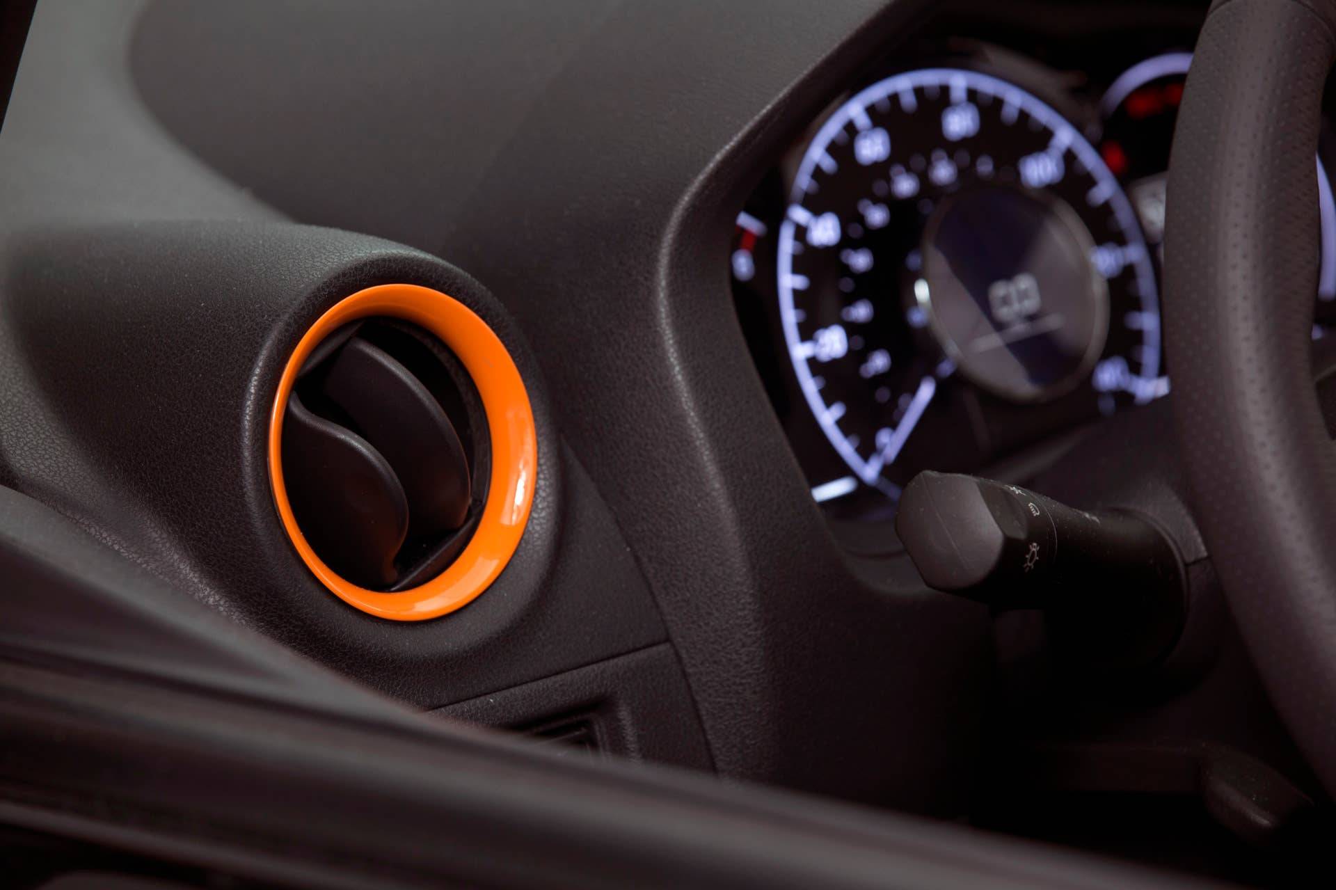 Nissan Versa Note Color Studio interior vent