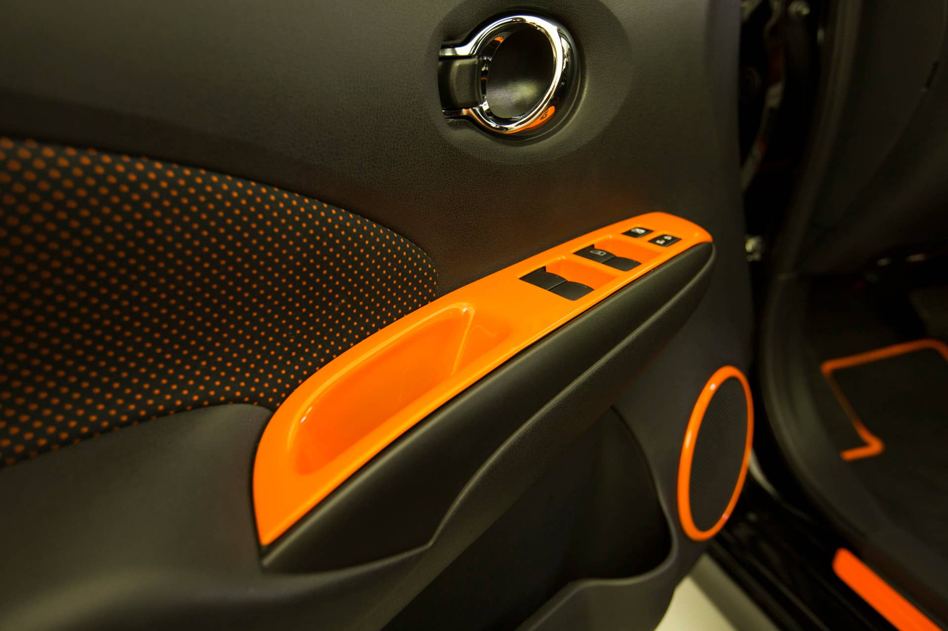 Nissan Versa Note Color Studio interior door panel