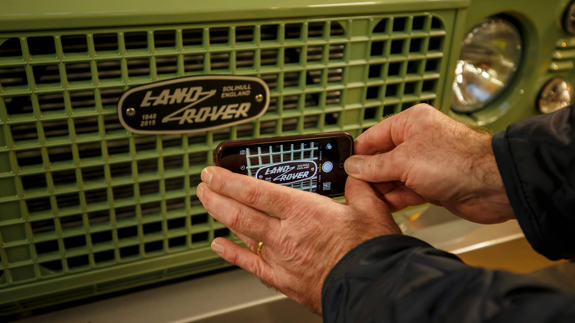 The last Land Rover Defender has rolled off the line - Autoblog