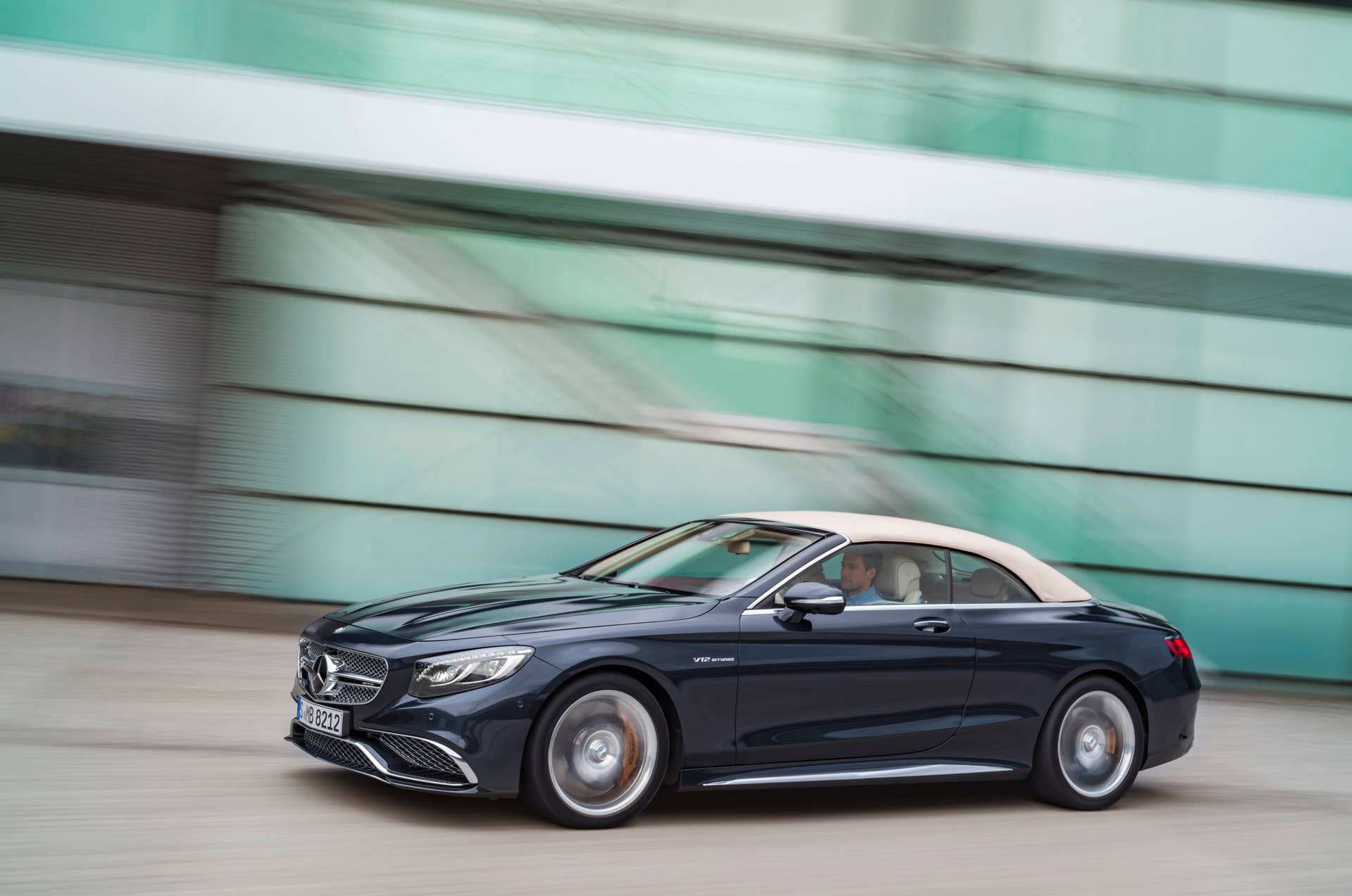 Mercedes-AMG S65 Cabriolet roof front 3/4