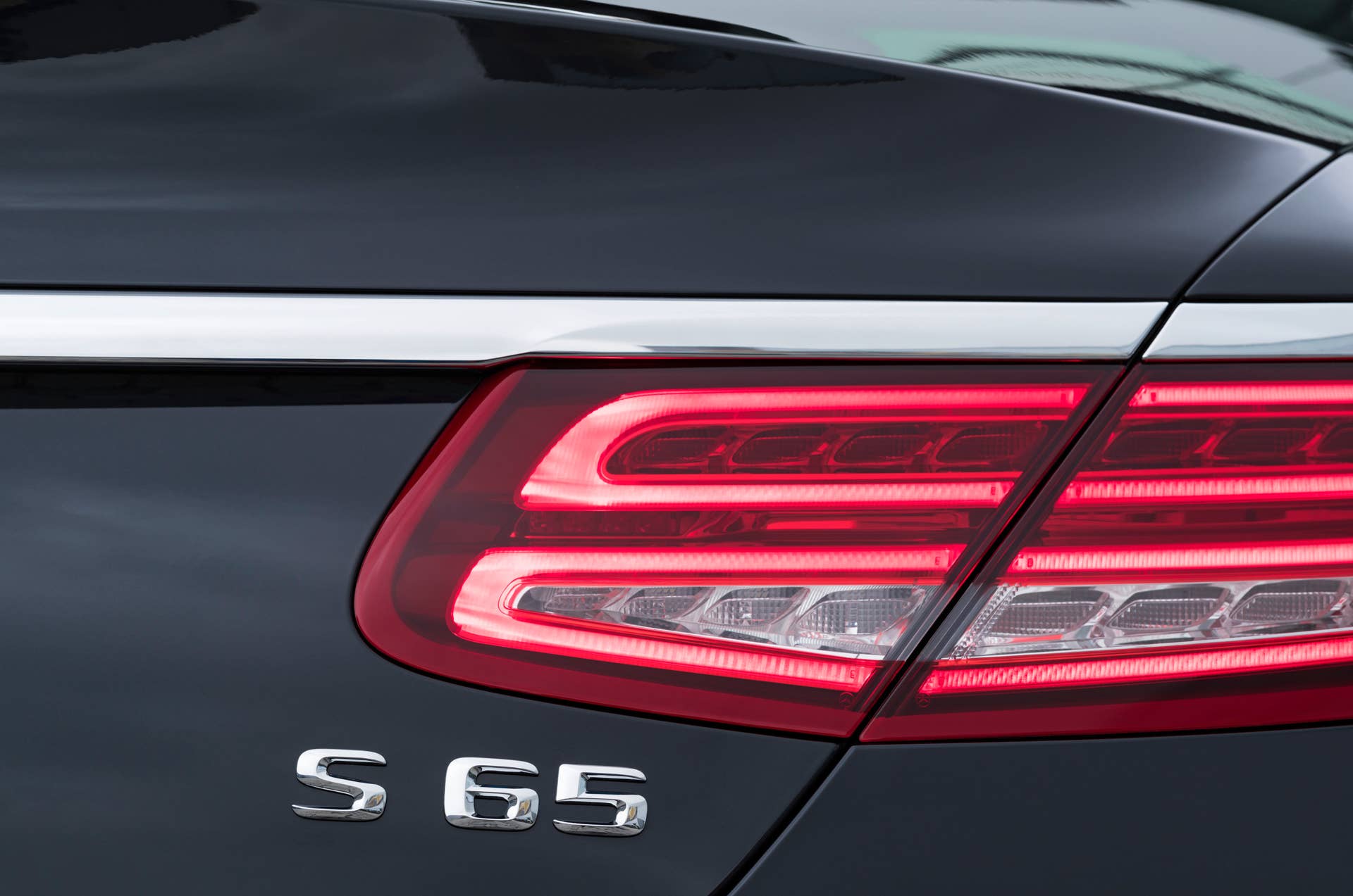 Mercedes-AMG S65 Cabriolet rear detail
