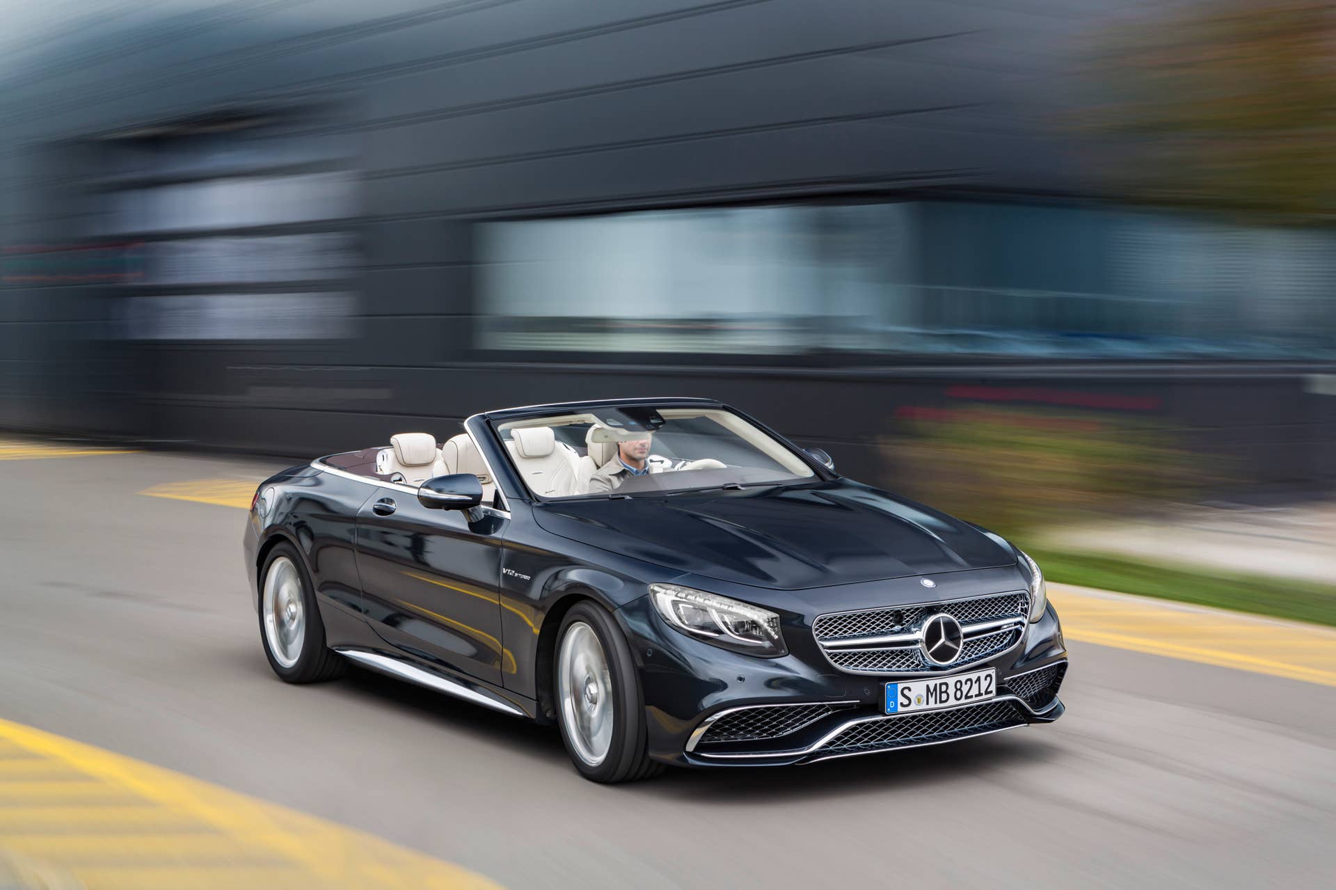 Mercedes-AMG S65 Cabriolet front 3/4 motion
