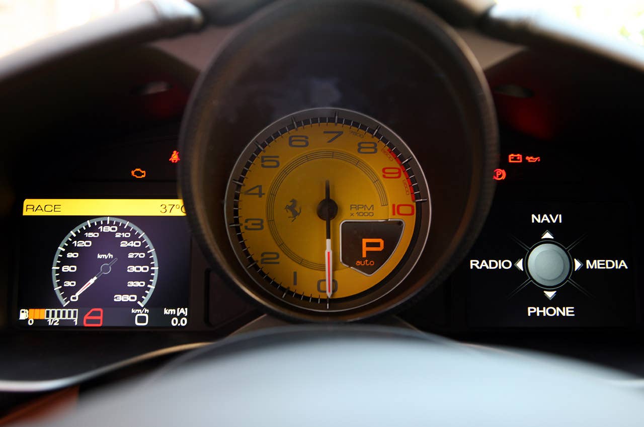 2013 Ferrari F12 Berlinetta gauges