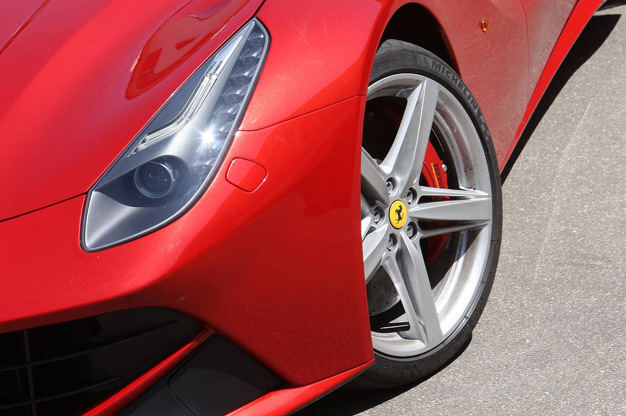 2013 Ferrari F12 Berlinetta front fender