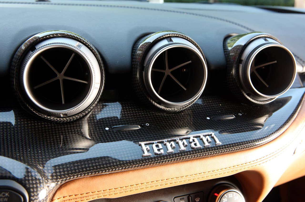 2013 Ferrari F12 Berlinetta dash vents