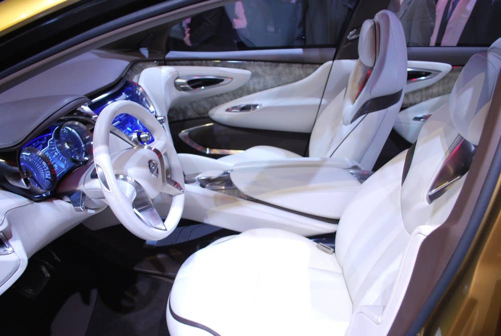 nissan resonance concept
