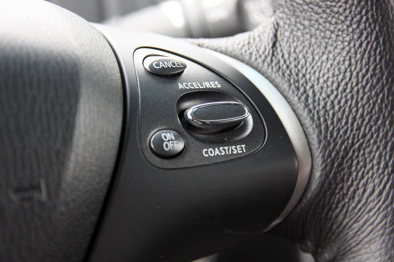 2013 Nissan Pathfinder steering wheel controls