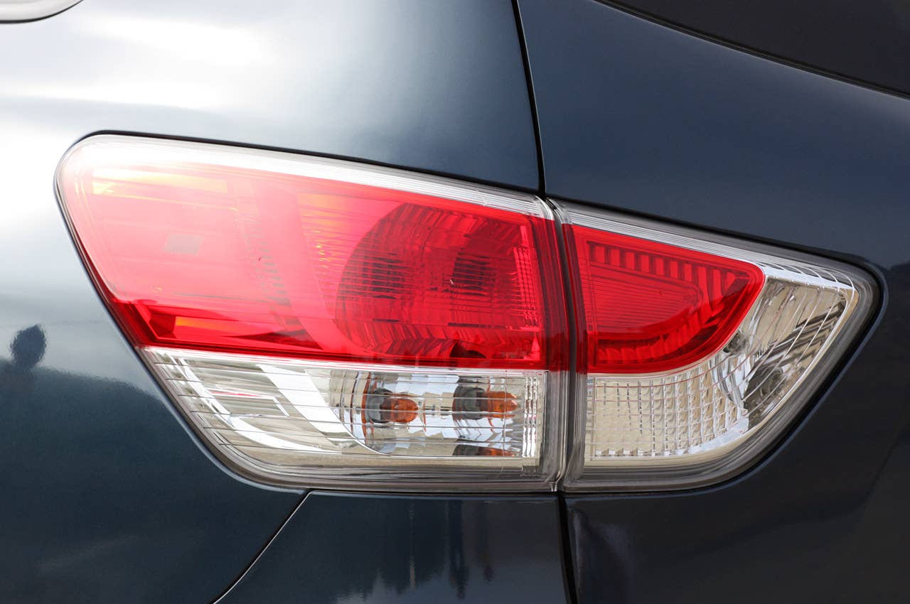 2013 Nissan Pathfinder taillight