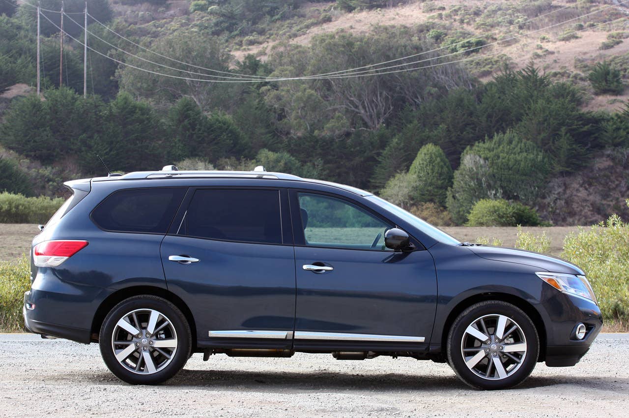 2013 Nissan Pathfinder side view