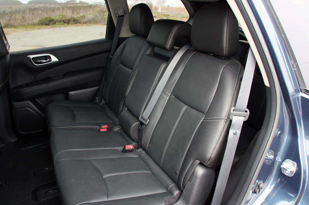 2013 Nissan Pathfinder rear seats