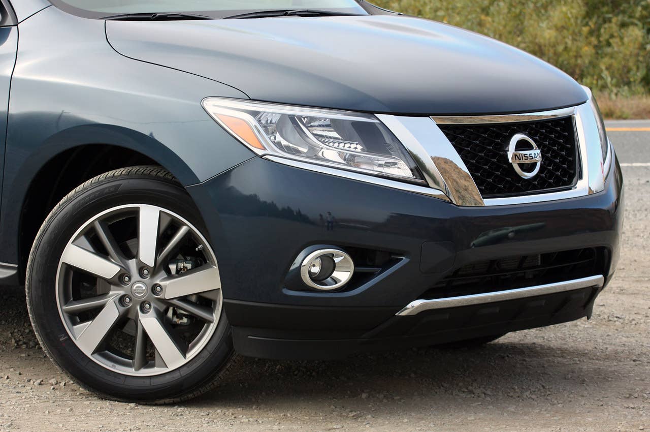 2013 Nissan Pathfinder front detail