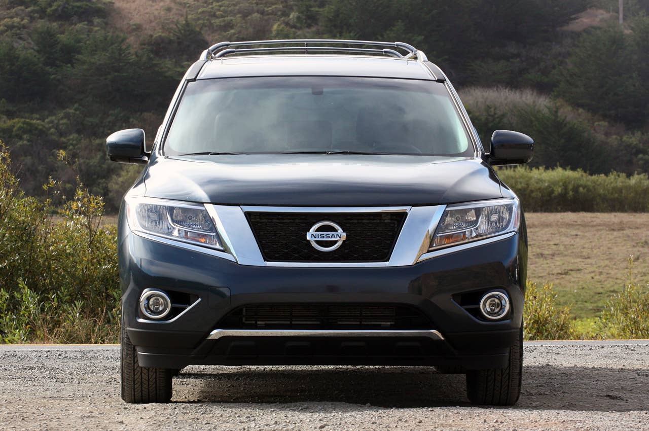 2013 Nissan Pathfinder front view
