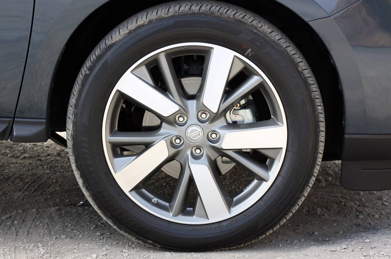 2013 Nissan Pathfinder wheel