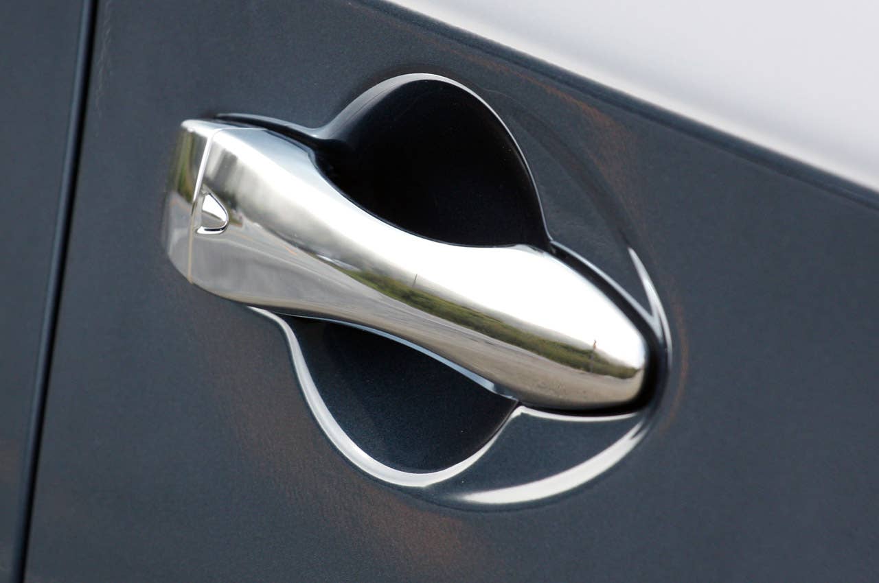 2013 Nissan Pathfinder door handle