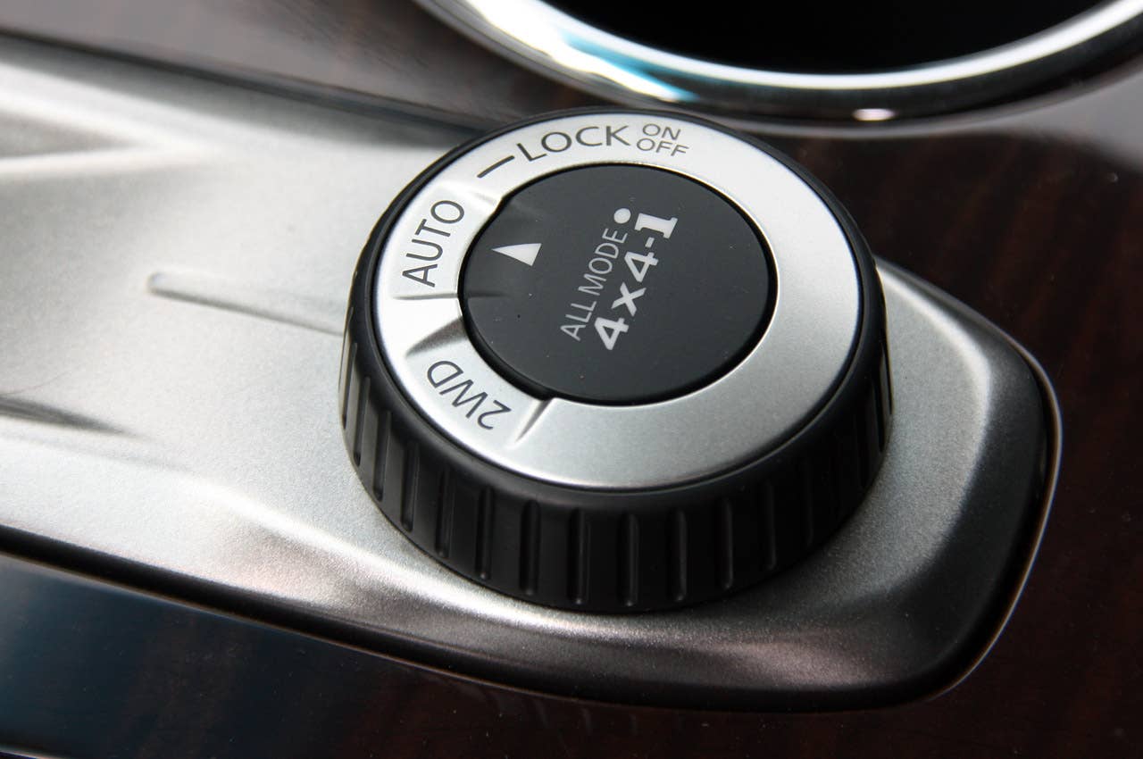 2013 Nissan Pathfinder drive mode