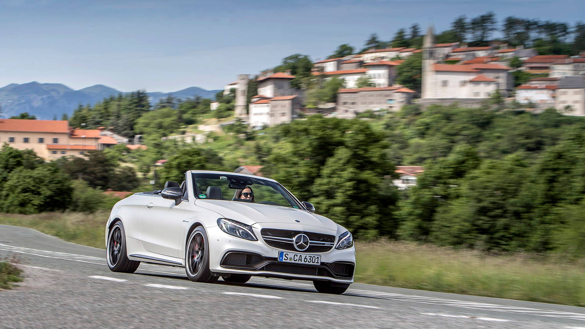 2017 Mercedes-AMG C63 S Cabriolet driving