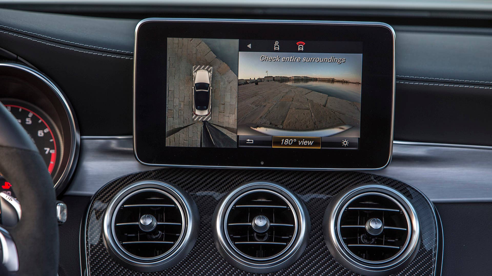 2017 Mercedes-AMG C63 S Cabriolet infotainment system