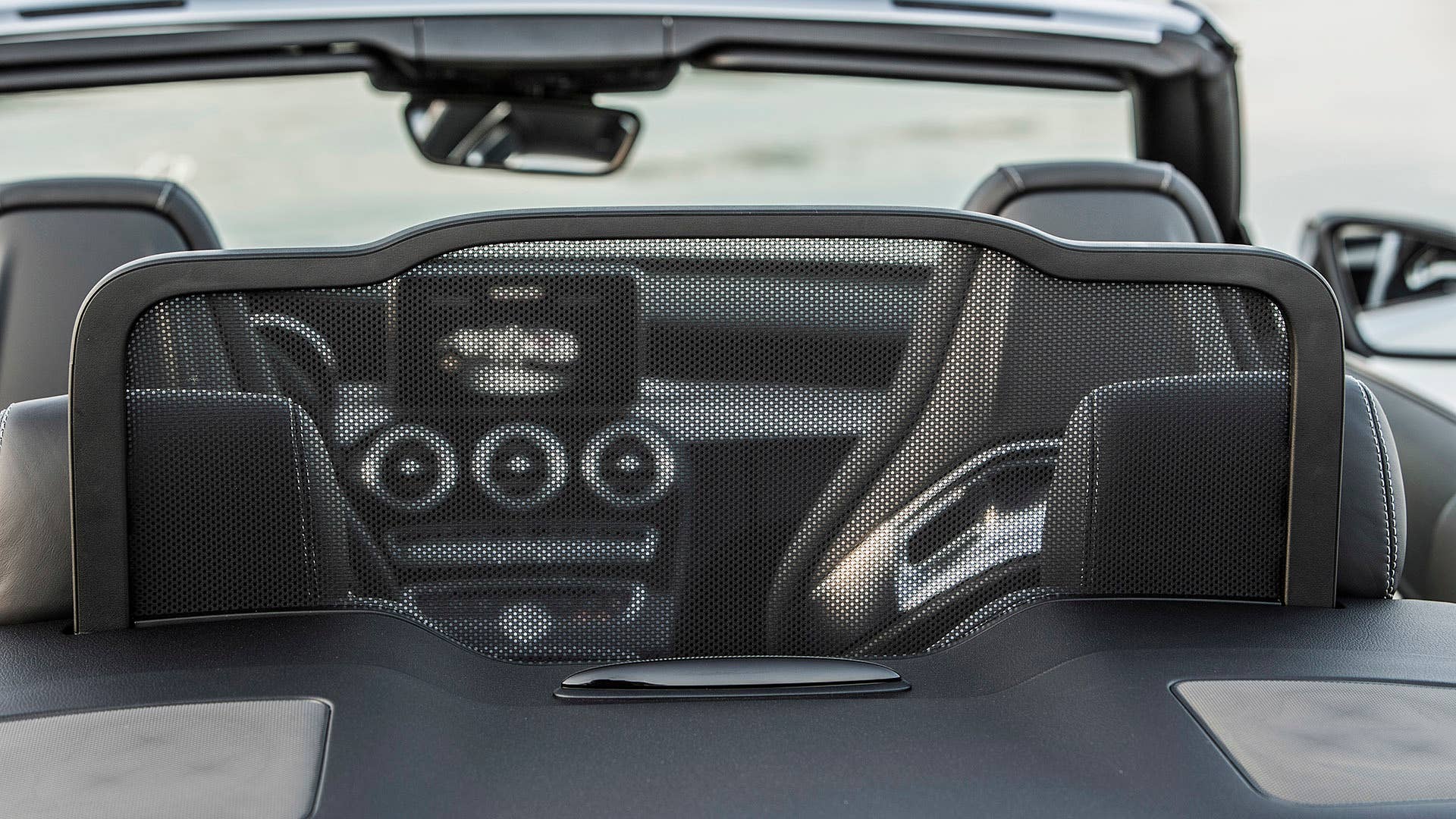 2017 Mercedes-AMG C63 S Cabriolet wind blocker