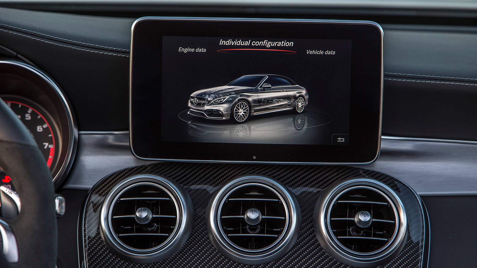 2017 Mercedes-AMG C63 S Cabriolet infotainment system
