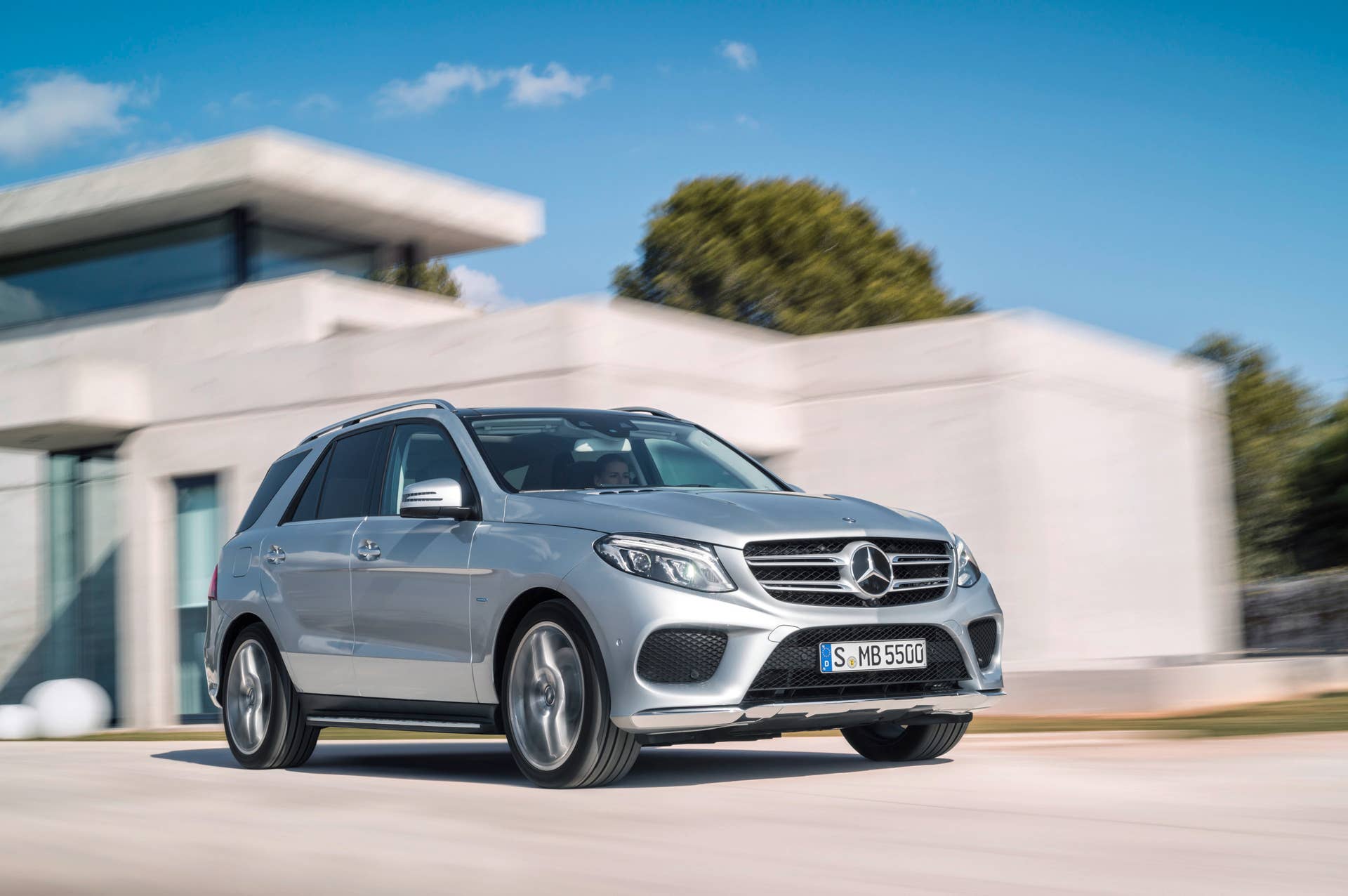 mercedes gle550e modern house
