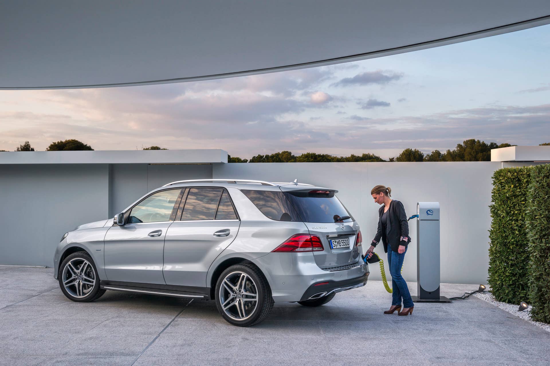 mercedes gle550e charging