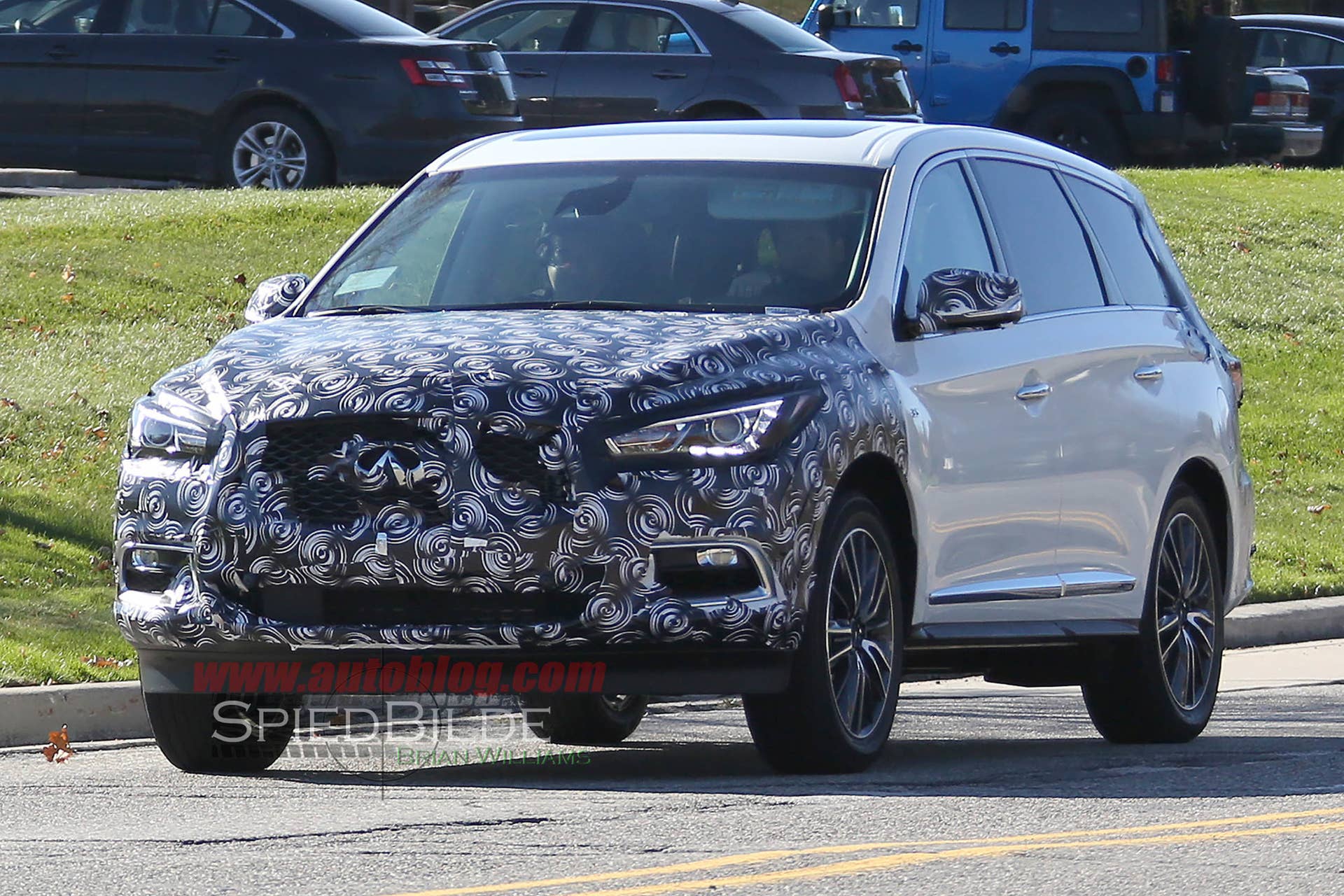 2016 Infiniti QX60 front 3/4