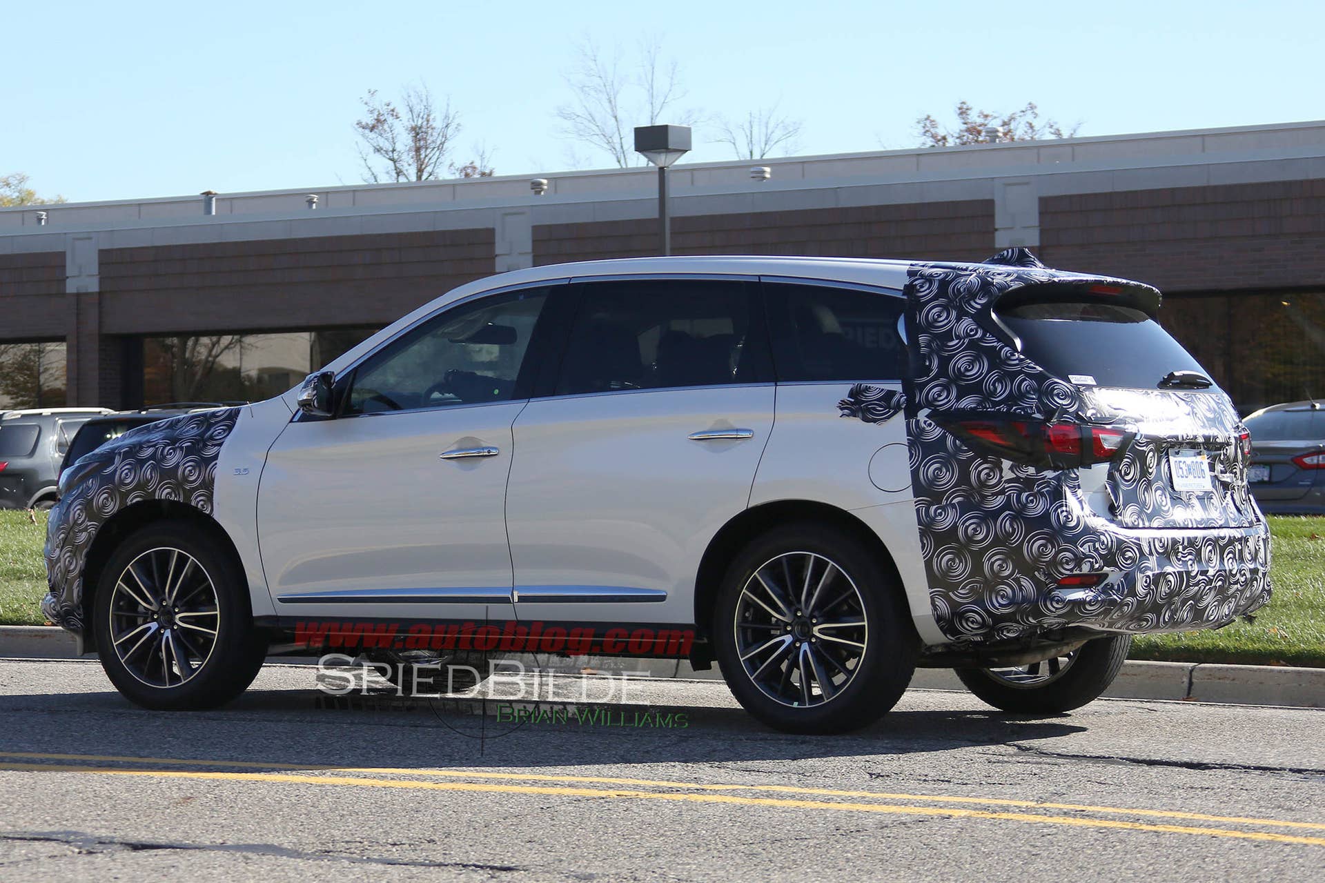 2016 Infiniti QX60 spied side rear 3/4