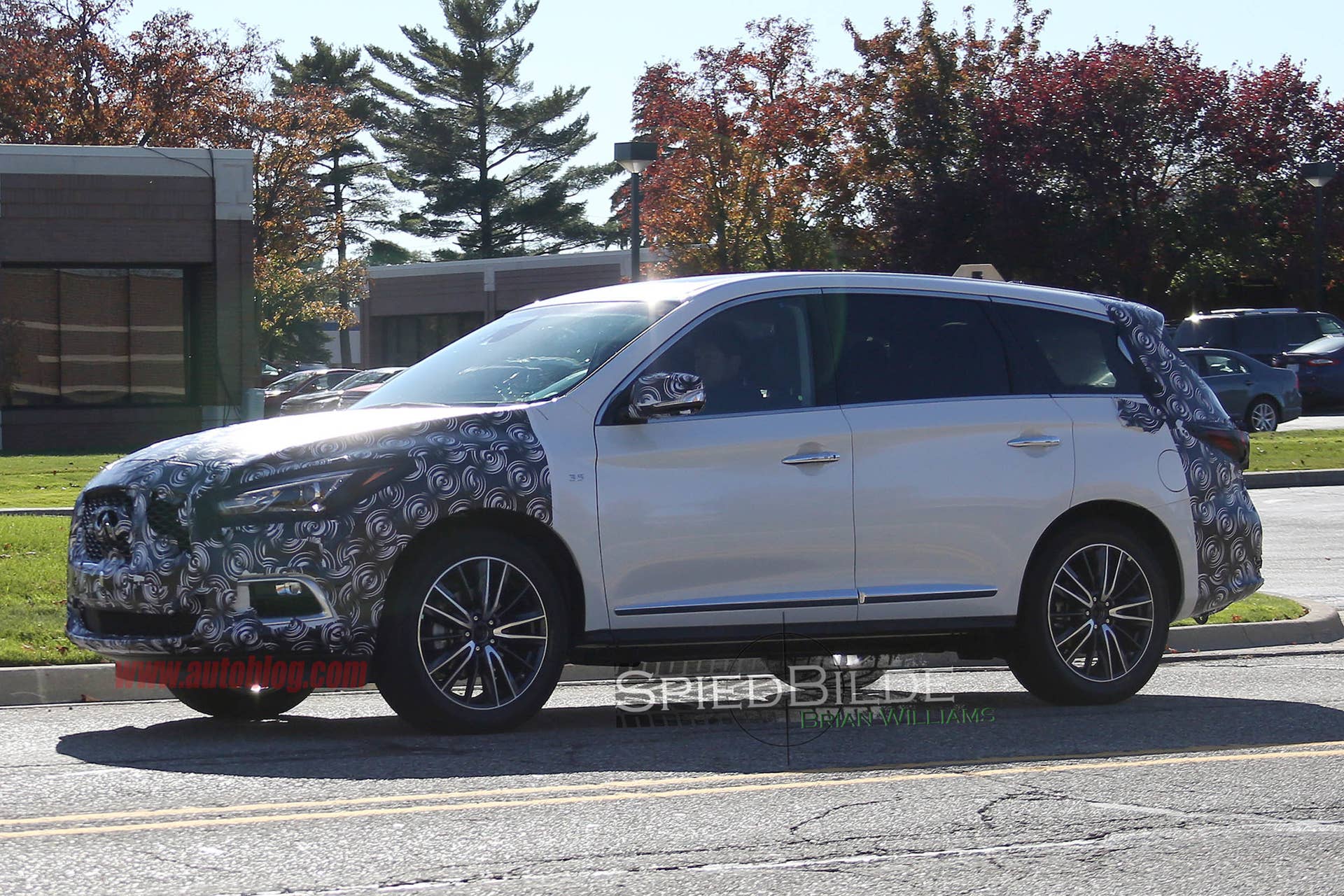 2016 Infiniti QX60 spied side front 3/4