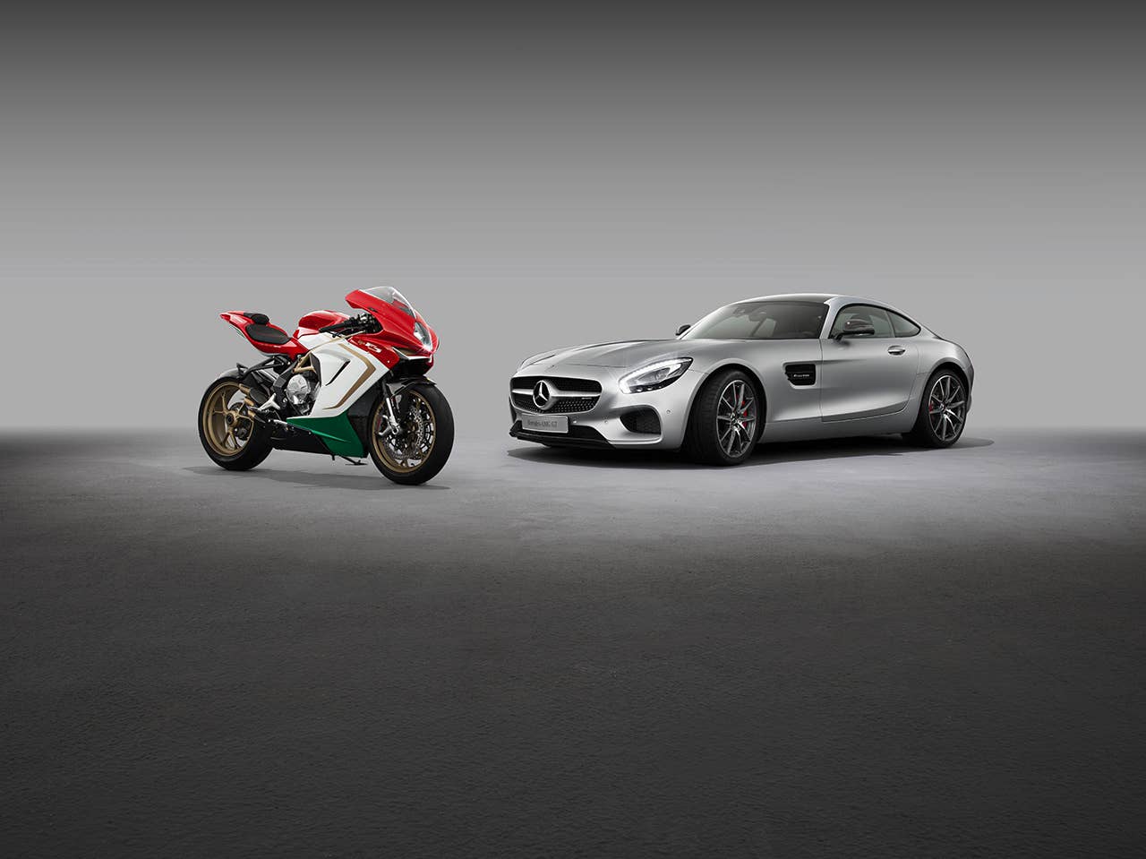 Mercedes-AMG und MV Agusta geben Kooperation bekannt. Die neue Partnerschaft umfasst die Zusammenarbeit bei Marketing und Vertrieb. Hier die aktuellen Produkt-Highlights der beiden High-End Marken: Der Mercedes-AMG GT S und die MV Agusta F3 800 Ago. // Mercedes-AMG and MV Agusta announce cooperation. The new partnership covers the cooperation in the area of marketing and sales. The actual product highlights of the two high-end brands: The Mercedes-AMG GT S and the MV Agusta F3 800 Ago.