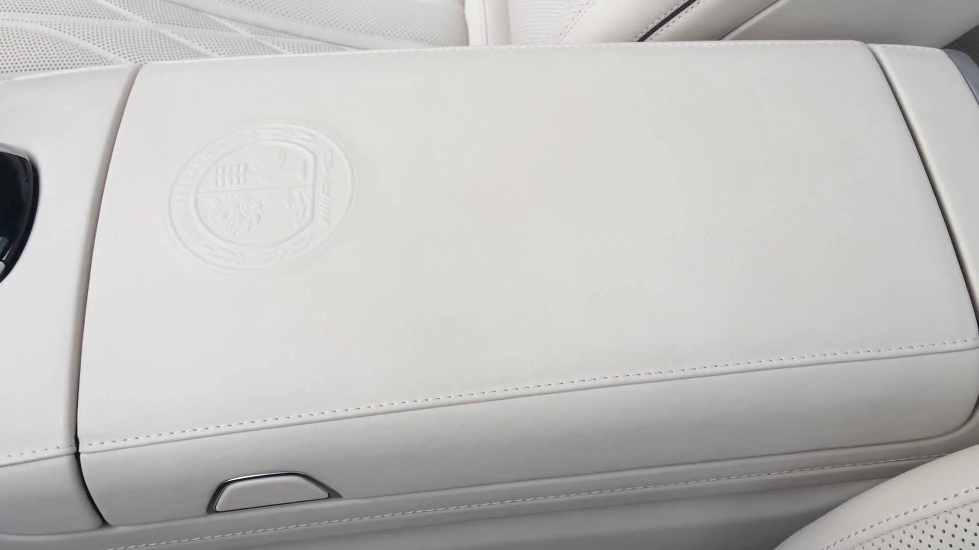 A quick look at the unique dual-hinge armrest in the 2015 Mercedes-Benz S63 AMG Coupe, which allows either the driver or passenger to easily access the storage area under the armrest.