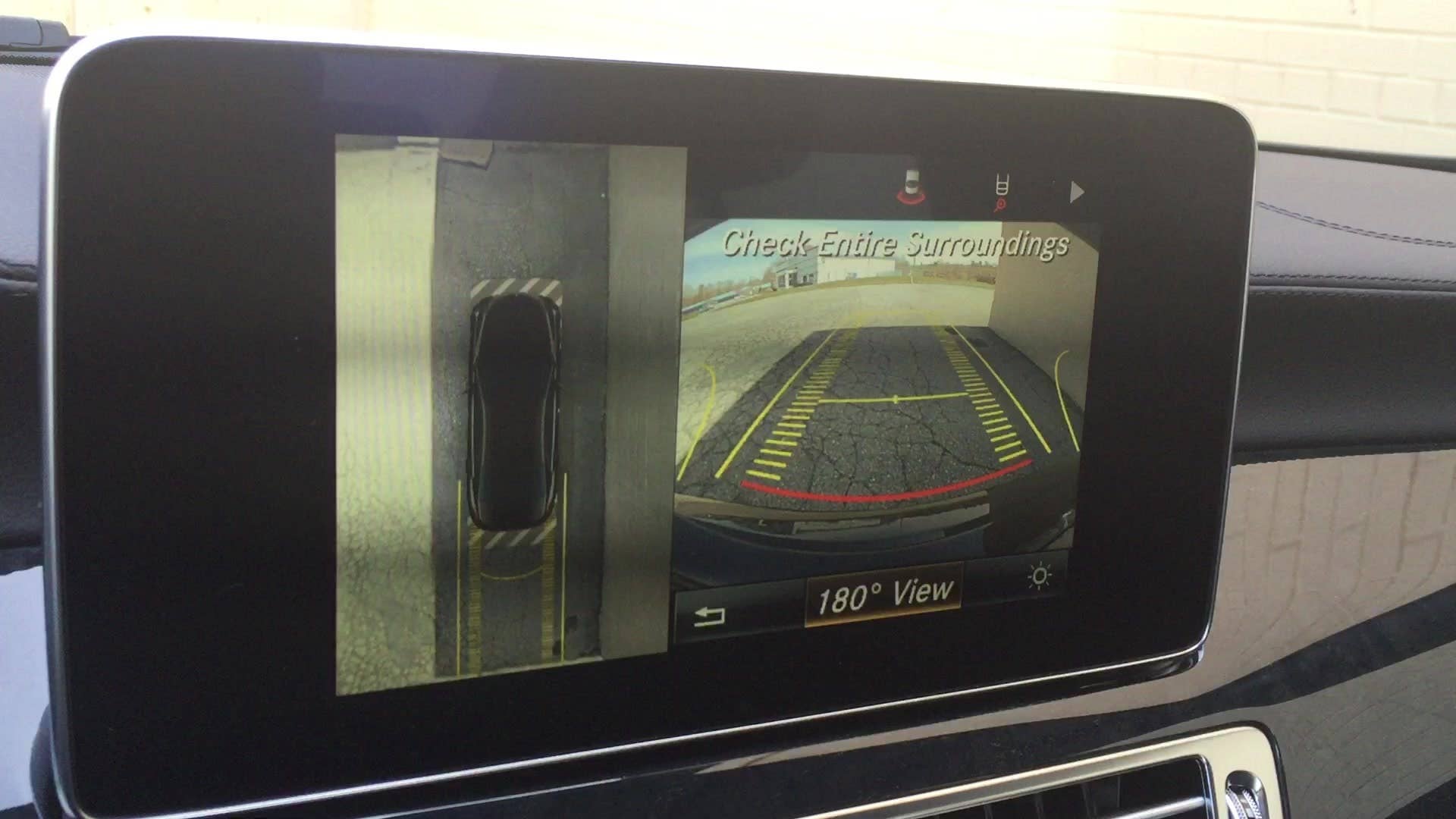 We take a look at the configurations for the backup camera on the 2015 Mercedes-Benz CLS400.