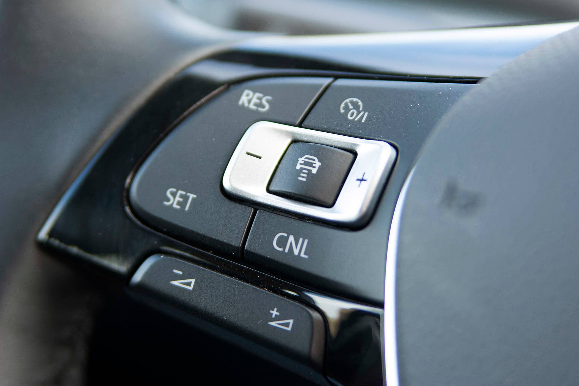 2016 Volkswagen Passat steering wheel controls
