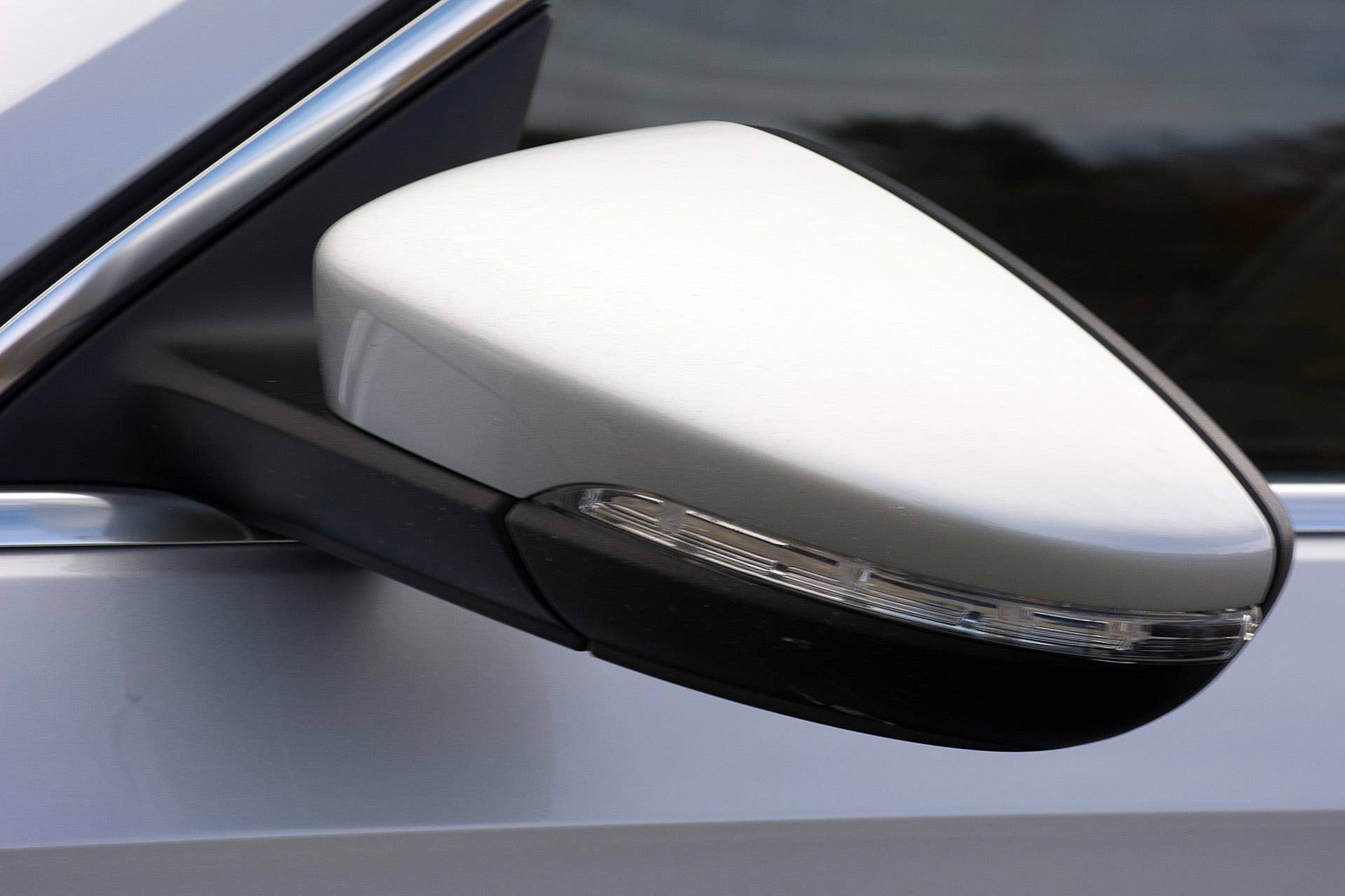2016 Volkswagen Passat side mirror