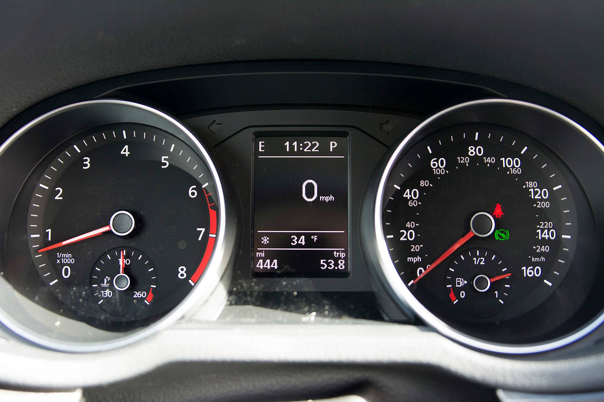 2016 Volkswagen Passat gauges