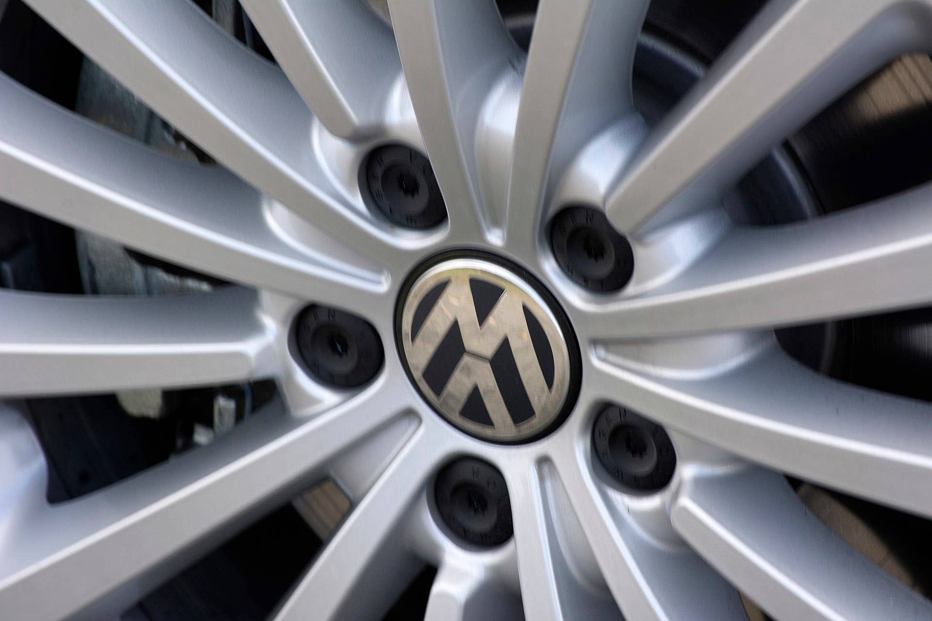 2016 Volkswagen Passat wheel detail