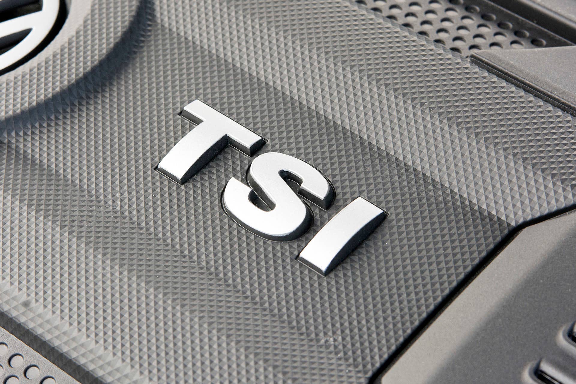 2016 Volkswagen Passat engine detail