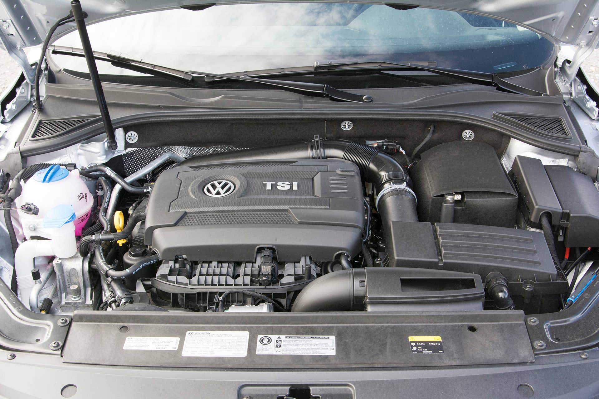 2016 Volkswagen Passat engine