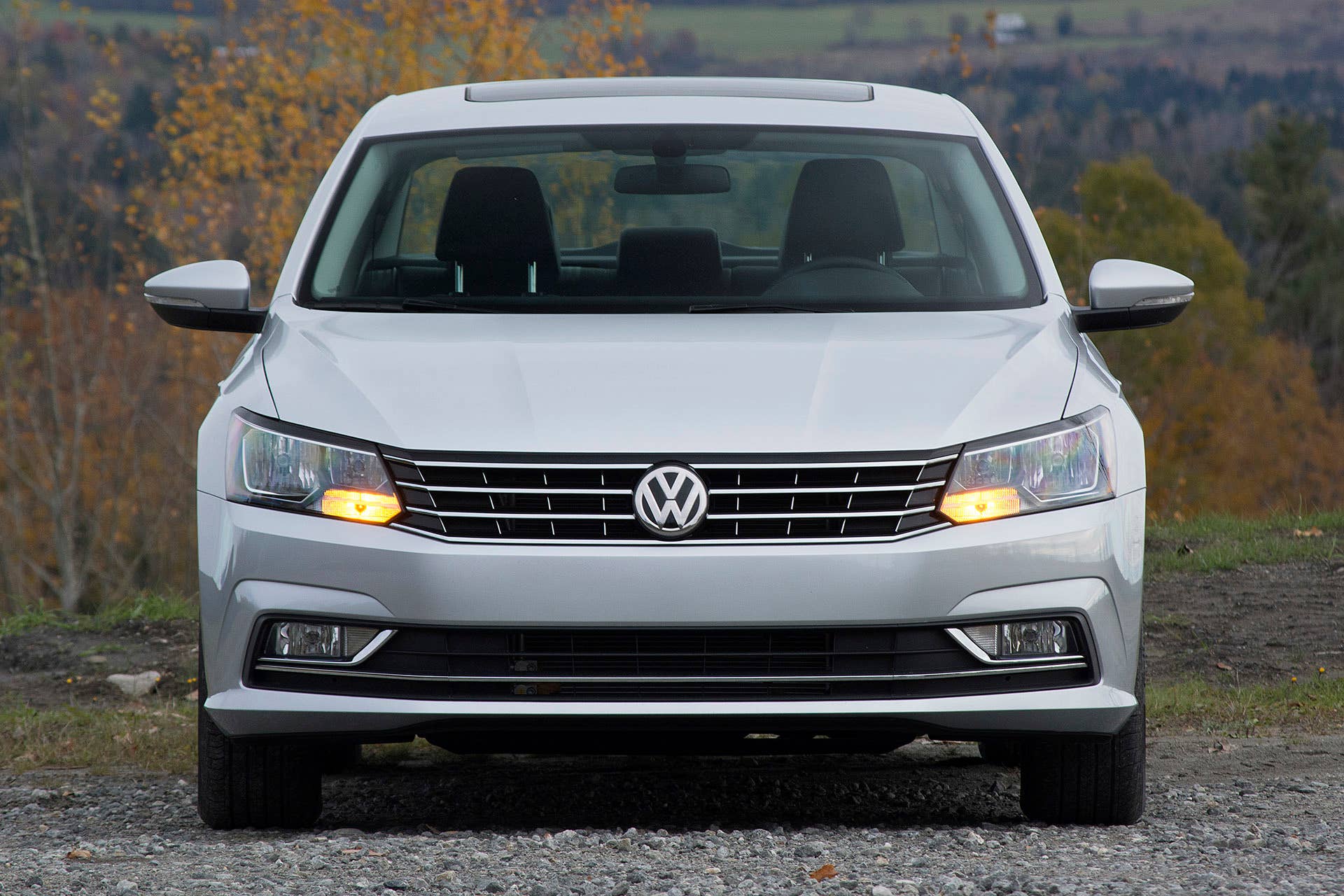2016 Volkswagen Passat front view