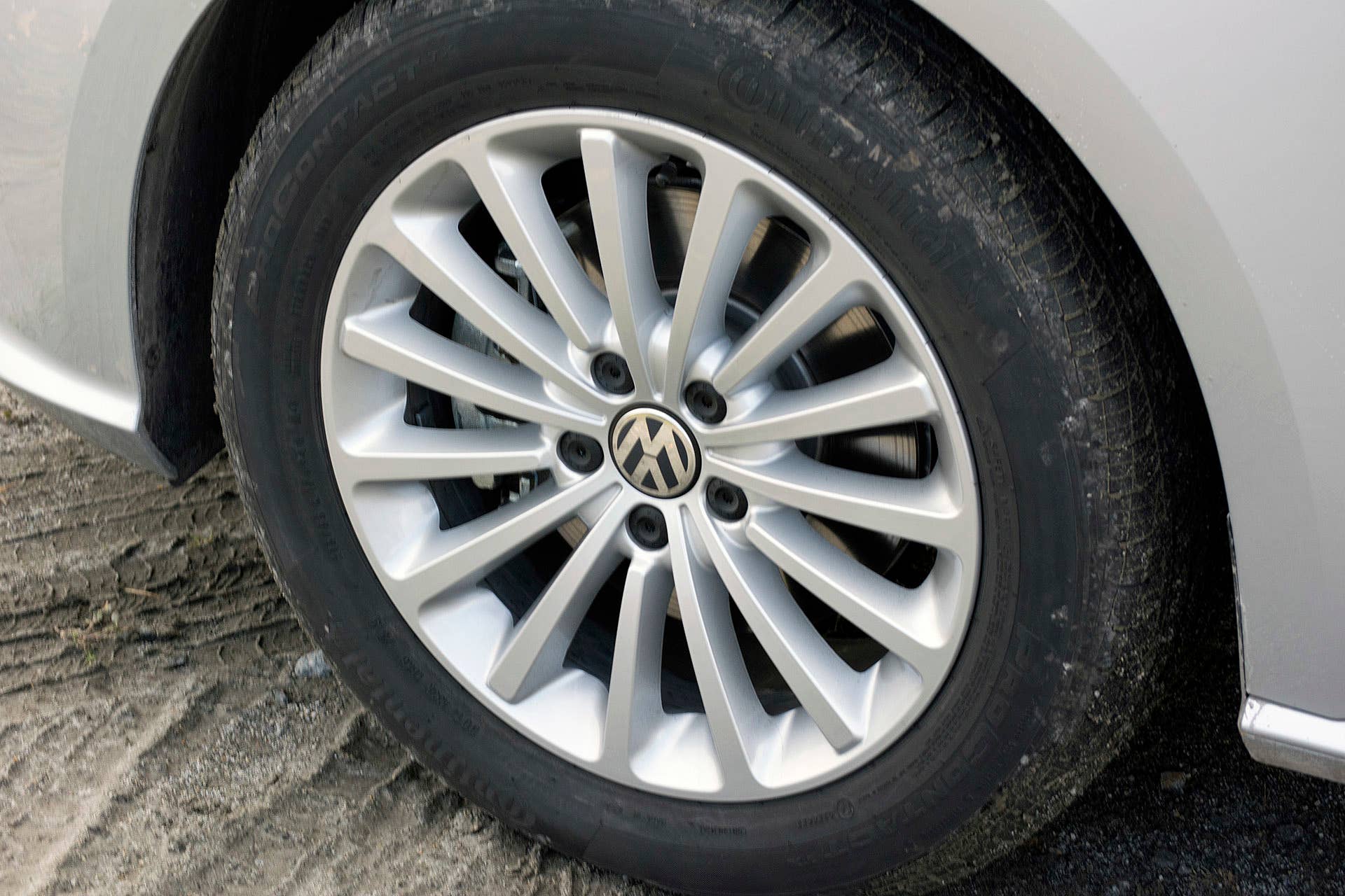 2016 Volkswagen Passat wheel