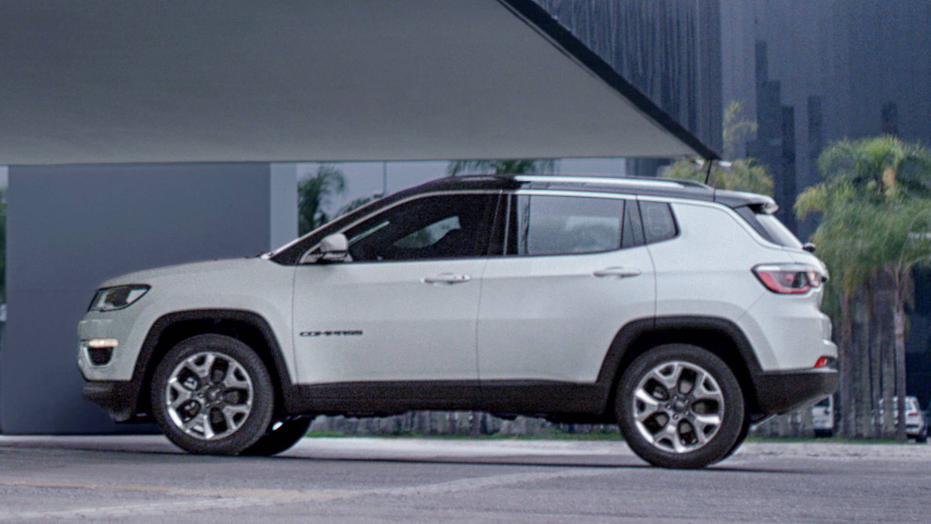 2017 Jeep Compass profile