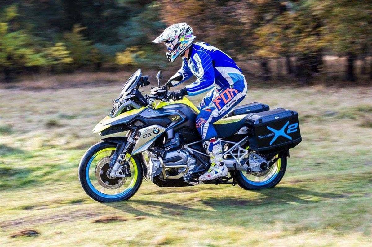 The two-wheel drive Wunderlich BMW R1200 GS LC, which uses a 10kW hub motor up front and a battery pack under the beak, going downhill.